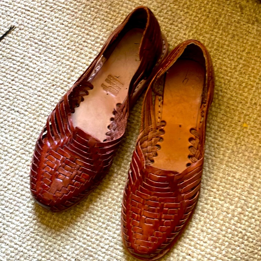 Handmade leather artisan huaraches Sandals that mild to your feet.